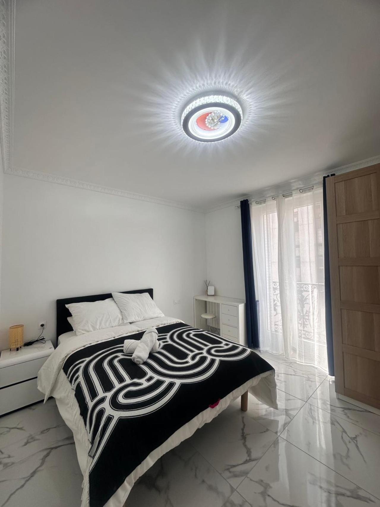 Superbe Appartement Renove Au Coeur De La Capitale Parijs Buitenkant foto