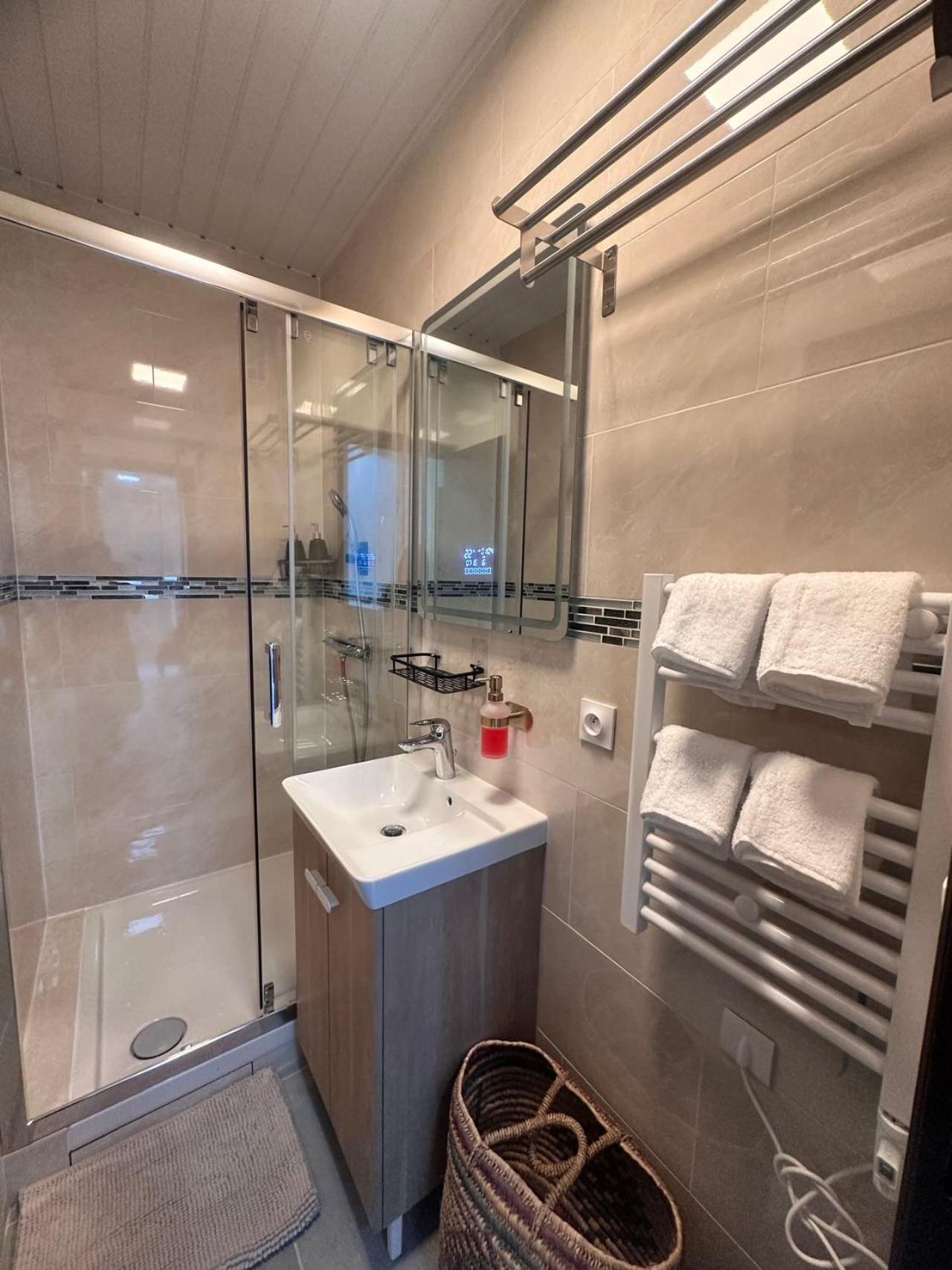 Superbe Appartement Renove Au Coeur De La Capitale Parijs Buitenkant foto